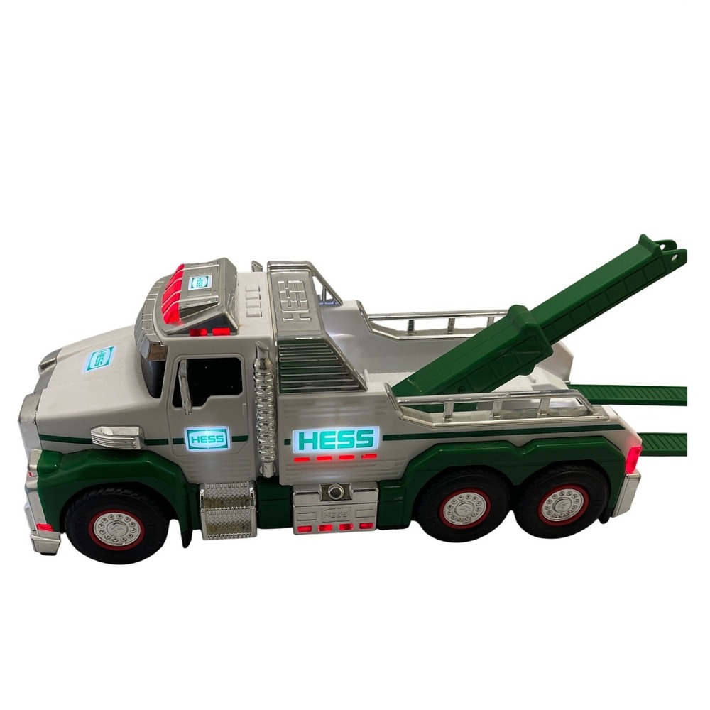 Hess Tow Truck Kids White Green Plastic‎ Classic 2019 Working Lights Collectible
